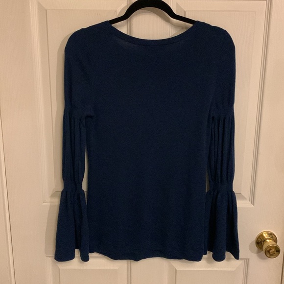 ANN TAYLOR MERINO WOOL BELL LONG SLEEVE Minimalist Crew/Neck Sweater Blue Med - Picture 2 of 10